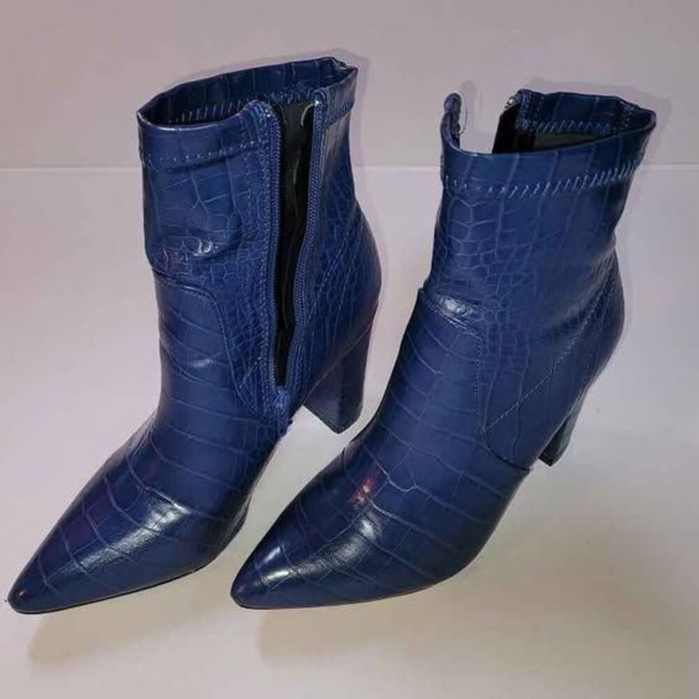 Catherine Malandrino Blue Crocodile Embossed ankle boots SZ 7.5 - Picture 2 of 6